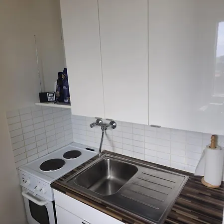 Kompakti Yksioe Numero 9 Pienkerrostalossa